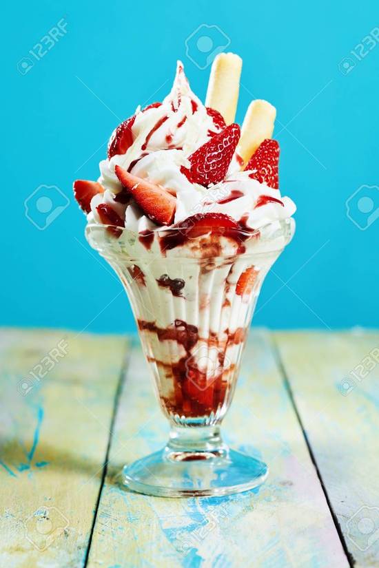 Strawberry Ice Cream Parfait 士多啤梨雪糕芭菲